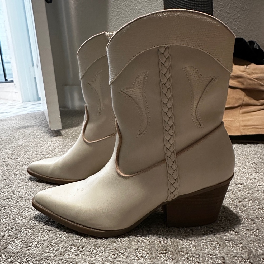 Universa Thread Shana cowboy boots